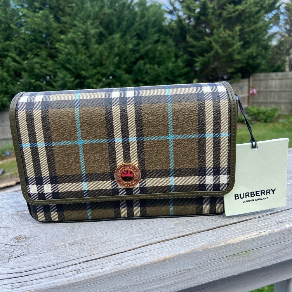 Burberry Hampshire Bag - Picture 2 of 15